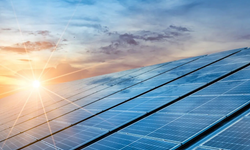 IEA'ya göre güneş enerjisine yapılan yatırımın 2023'te petrole yapılan yatırımı geçmesi bekleniyor