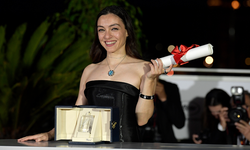Cannes’da En İyi Kadın Oyuncu ödülü alan Merve Dizdar’a sosyal medyadan tebrik mesajları yağıyor!