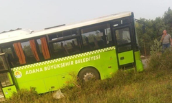 Yüreğir'de Belediye Otobüsü İle Minibüs Çarpıştı 2 Kişi Yaşamını Yitirdi
