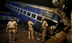 Hindistan'da tren çarpışmasında ölü sayısı 280'i geçti