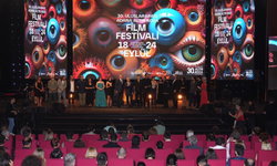 Altın Koza Film Festivalinde Barış, Sevgi ve Ödüller Vardı Ama "Kanun Hükmünde" Belgeselle Dayanışma da Vardı