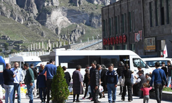 Karabağ'da acil durum tırmanıyor, binlerce kişi hâlâ Ermenistan'a akın ediyor