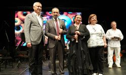 Altın Koza’da Onur Ödülleri Perran Kutman ve Cihan Ünal’a Verildi