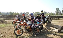 Motosiklet Sürücü ve Yolcularına Eldiven Takma Zorunluluğu Getirildi