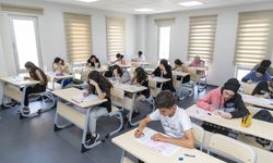 Yaklaşık 20 Milyon Öğrenci Karnelerini Alıyor: Yaz Tatili Başlıyor