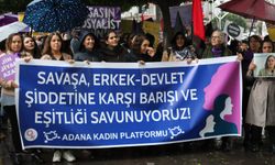 Adana Kadın Platformunun 25 Kasım Yürüyüşünü Yoğun Yağmur Bile Engelleyemedi