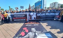 Adana’da Uğur Mumcu Dostları, 31. Adalet ve Demokrasi Haftası’nda Devrim Şehitlerini Andı.