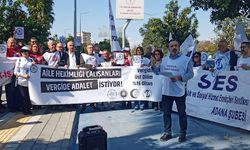 Adana'da Sağlık Çalışanları; "Vergi soygununa karşı haklı olan sesimiz yükselteceğiz" dedi.