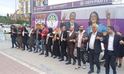 DEM Parti'nin Adana Aday Tanıtım Toplantısı Mitinge Dönüştü