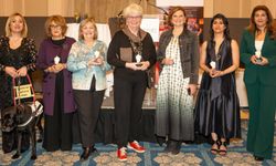 Rehber Köpekler Derneği Başkanı Av. Nurdeniz Tunçer’e Londra’da “Değişim Vizyoneri” Ödülü