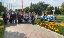 Adana Huzurevi’nde kalan yaşlılar, Merkez Park’taki güzellikleri birlikte yaşadı