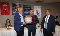 Adana’ya Değer Katan En Başarılı Büyükşehir Belediye Başkanı Ödülü Zeydan Karalar’a verildi