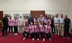 U16 Kız Basketbol Takımı’nın 5 oyuncusu ve takımın antrenörü milli takım kampına davet edildi