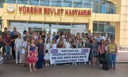 Adana Kadın Platformu, katledilen sağlık emekçisi Saniye Arslan için hastane önünde açıklama yaptı