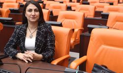 DEM PARTİLİ Zeynep Oduncu'dan Bakan'a Soru Önergeleri: “Mobil İletişim Giderleri 20 Bine Yaklaştınız, Ne Yapacaksınız?”