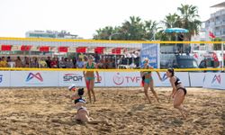 BÜYÜKŞEHİR’İN EV SAHİPLİĞİ YAPTIĞI ‘PRO BEACH MERSİN’DE FİNAL MAÇLARI NEFES KESTİ