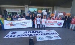 Adana'da Şiddet Gören Dr. Can Cevher Gürler İçin Seyhan Devlet Hastanesi Önünde Açıklama Yapıldı