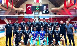 SEYHANLI ERKEK VOLEYBOLCULARDA GALİBİYET SEVİNCİ