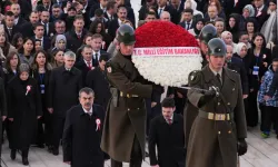 Bakan Tekin'den Anıtkabir'de Öğretmenlerle 24 Kasım Ziyareti