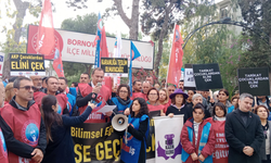 Eğitim-İş, İzmir Bornova’da Milli Eğitim Müdürlüğü Önünde Laik ve Bilimsel Eğitim İçin Açıklama Yaptı