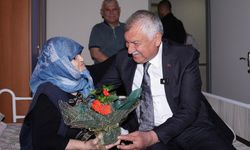 Başkan Zeydan Karalar, huzurevi sakinlerini ziyaret etti