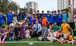 Başkan Özyiğit, çocukların halı saha talebini geri çevirmedi