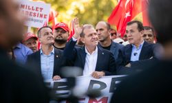 BAŞKAN SEÇER 1 MAYIS KORTEJİNDE EMEKÇİLERLE OMUZ OMUZA YÜRÜDÜ