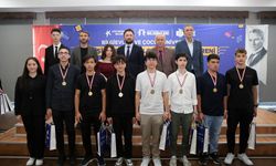 KÜÇÜKÇEKMECE’DE BİLİŞİM VE TEKNOLOJİ ÖDÜL TÖRENİ DÜZENLENDİ