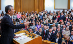 Özgür Özel’den KHK Mesajı: “Kayıp kuşak yaratılmasına izin vermeyeceğiz”