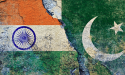 Hindistan-Pakistan Çatışmasında Ölü Sayısı 50’yi Aştı: Karşılıklı Saldırılar Savaşa Dönüşüyor