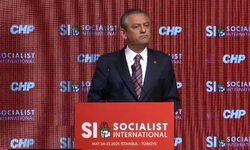 CHP lideri Özel, İstanbul'da düzenlenen Sosyalist Enternasyonal buluşmasında konuşuyor.