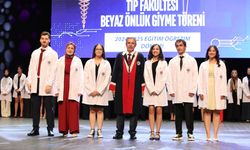 GAÜN TIP FAKÜLTESİ ÖĞRENCİLERİ BEYAZ ÖNLÜKLERİNİ GİYDİ