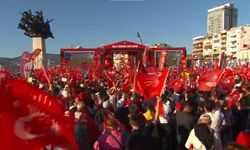 Özgür Özel İzmir’de yüzbinlerle konuştu: “Biz korkmuyoruz, siz kaybedeceksiniz!”