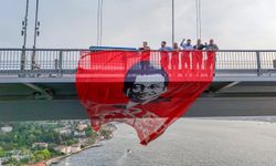 Özgür Özel'den İmamoğlu Pankartı Yorumu: “Şampiyonun Resmini Astık, Sürprizlerimiz Devam Edecek”