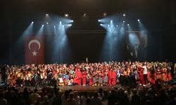 KÜÇÜKÇEKMECE BELEDİYESİ HALK DANSLARI TOPLULUĞU YIL SONU GÖSTERİSİ DÜZENLEDİ