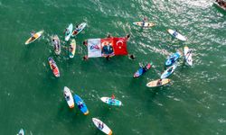 Mersin’de Türk Bayrakları karada, havada ve denizde dalgalandı