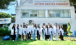 Tıp Fakültesi öğrencileri, Adana Büyükşehir Belediyesi Otizm Destek Merkezi’nde otizmli çocuklar ve aileleriyle buluştu.