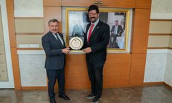 Genç Düşünce Enstitüsü Genel Başkanı Işıldak’tan Gölbaşı Belediye Başkanı Yakup Odabaşı’na Ziyaret ve Şilt Takdimi