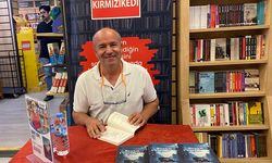 Renkli Uçurtmalar kitabının yazarı Namık Kemal Biçer, İzmir’de okurlarıyla buluştu