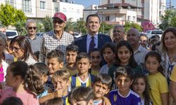 Yenişehir Belediyesi çocuklar için mahallelerde  halı saha açmaya devam ediyor
