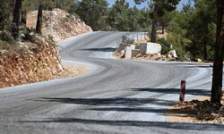BÜYÜKŞEHİR, GÜLNAR KIRSALINDAKİ 30 KİLOMETRELİK GRUP YOLUNU YENİLİYOR