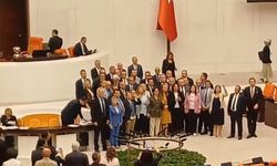 CHP'li Vekillerden Meclis'te Kürsü Protestosu: TBMM Genel Kurulu Kapandı