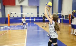 İstanbul Büyükşehir on binlerce çocuğu sporla buluşturuyor