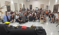 Defne’de “Nazım” Buluşması: Epik Sanat Tiyatrosu Mahalle Sahnelerine Taşındı