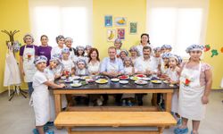 BAŞKAN SEÇER VE MERAL SEÇER, MİNİKLERİN ATÖLYE DENEYİMLERİNE EŞLİK ETTİ