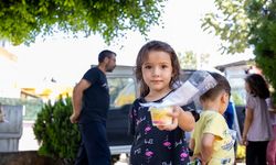 ÇOCUKLAR BÜYÜKŞEHİR’İN LİMONLU DONDURMASI İLE SERİNLİYOR