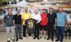 Yüreğir Belediye Başkanı, Elazığ Yıldırım FK’yı Adana’da Konuk Etti