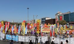 Kadıköy'de Binler "Savaşsız, Sömürüsüz Bir Dünya" İçin Yürüdü: Barış, Demokrasi ve Özgürlük Talepleri Yükseldi