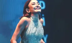 Melek Mosso’dan AK Partili Namlı’ya Yanıt: “Çağdaş Bir Türk Kadını Olarak Canımın İstediğini Giyeceğim”