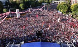 Özgür Özel:  "Milyonlar oldunuz. Tandoğan’a aktınız. Hepinizi saygıyla selamlıyorum"